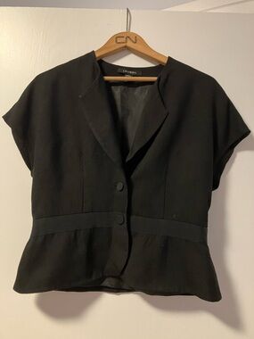 Louben Black Short-Sleeve Tailored Peplum Blazer - Light and Classic Like new